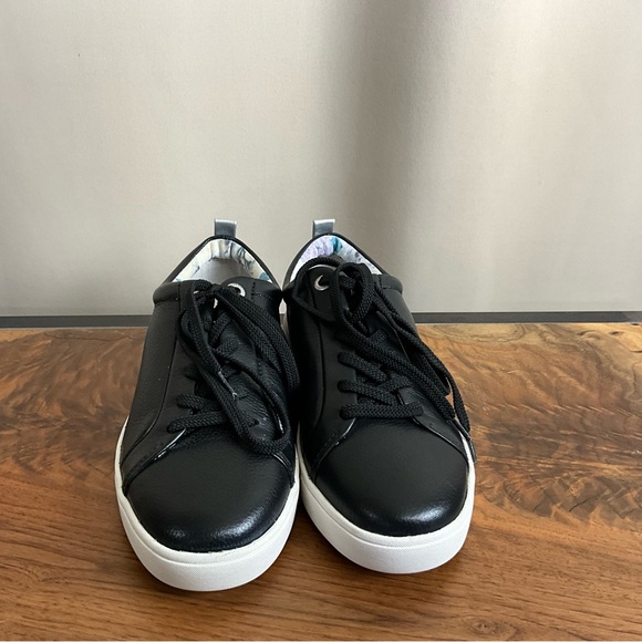 Cougar Bloom Black Leather Sneaker, New in Box - Picture 6 of 8